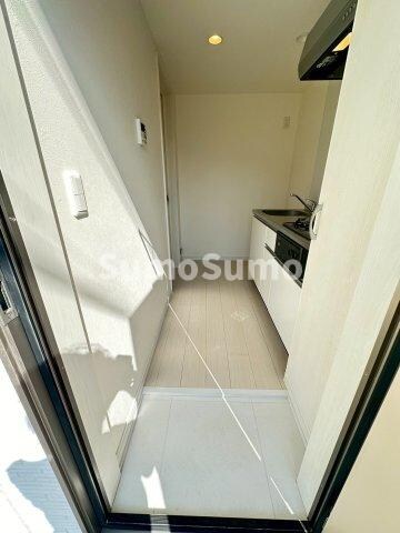 物件内観写真3　(ゆったりとした玄関です)