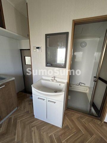 物件内観写真9　(コンパクトで使いやすい洗面所)