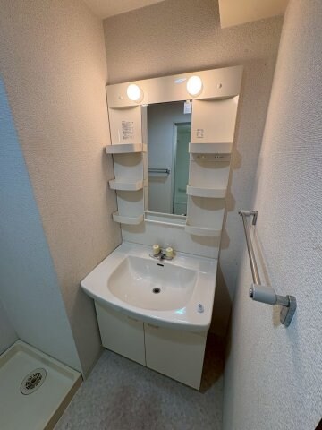 物件内観写真13　(スペースが確保できる洗面所です)