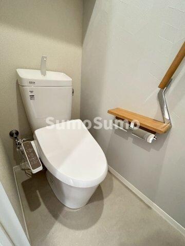 物件内観写真9　(シンプルで使いやすいトイレです)