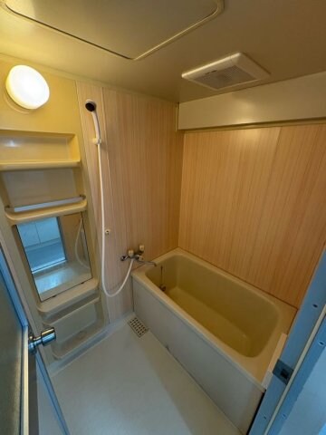 物件内観写真5　(きれいなお風呂です)