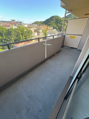 物件内観写真7　(お洗濯にも便利なバルコニー付き)