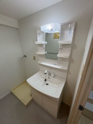 物件内観写真9　(コンパクトで使いやすい洗面所)