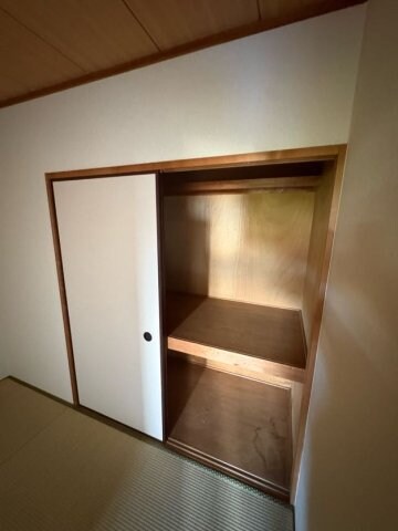 物件内観写真10　(ちょっとした収納スペースも充実しています)