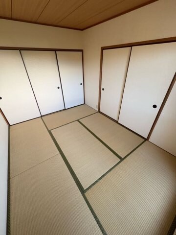 物件内観写真16　(明るい和室です)