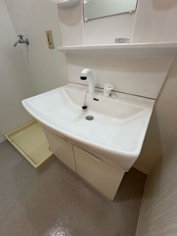 物件内観写真26　(コンパクトで使いやすい洗面所)