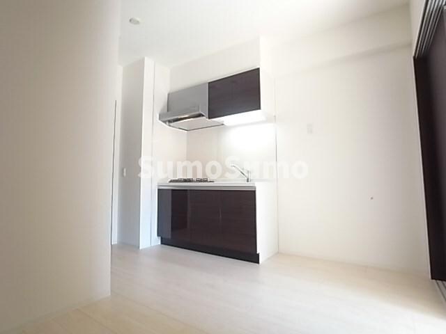 物件内観写真5　(こちらのリビングで趣味の時間をお楽しみください)