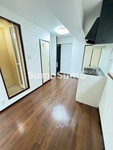 物件内観写真17　(ゆったりとしたリビングです)