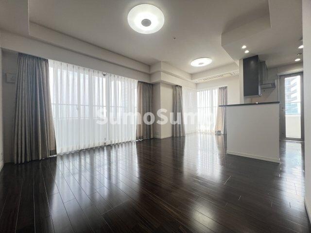 物件内観写真2　(ゆったり過ごせる居間です)