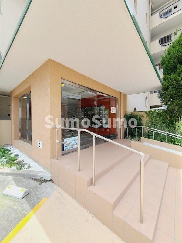 物件外観写真2　(毎日通るエントランスはこのようになっています)