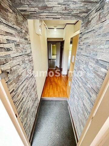 物件内観写真4　(ゆったりとした玄関です)