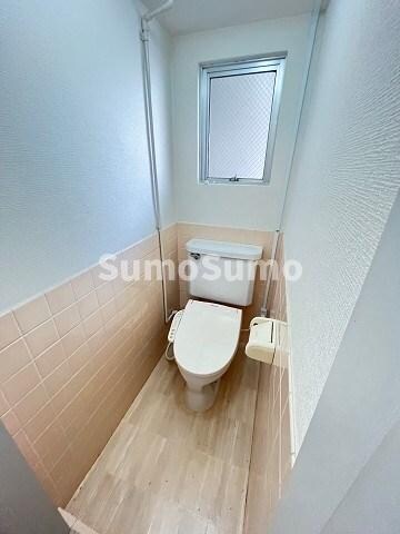 物件内観写真9　(落ち着いた色調のトイレです)