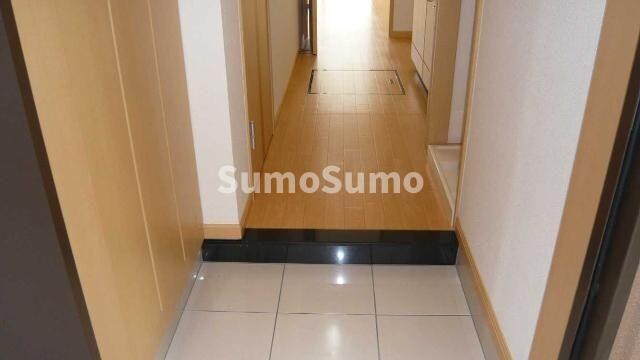 物件内観写真2　(シンプルで使いやすい玄関です)