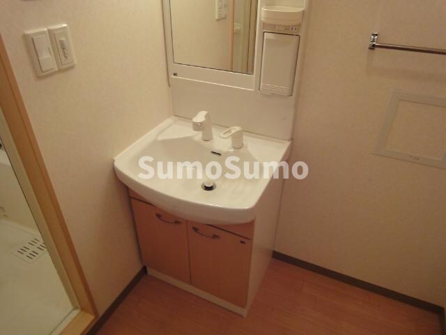 物件内観写真8　(明るい洗面所です)