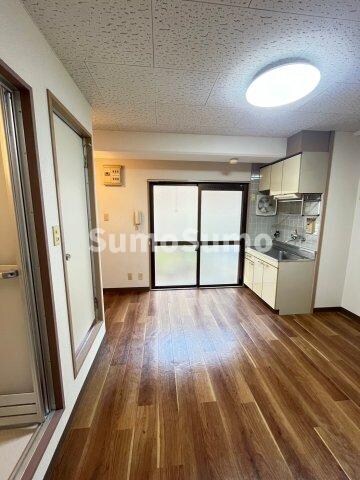 物件内観写真9　(ゆったり過ごせる居間です)