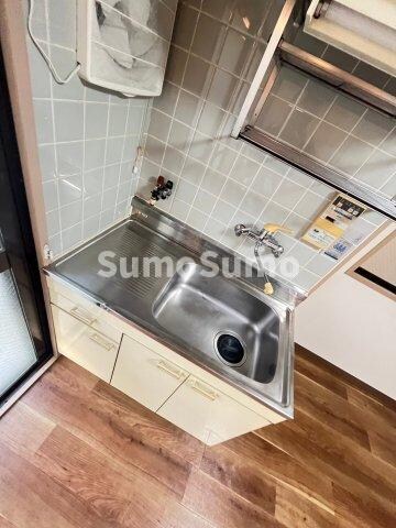 物件内観写真12　(コンパクトなキッチンで掃除もラクラク)