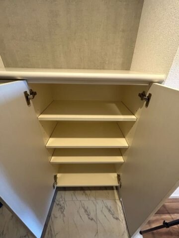 物件内観写真12　(こまごまとしたものを収納できそうですね)