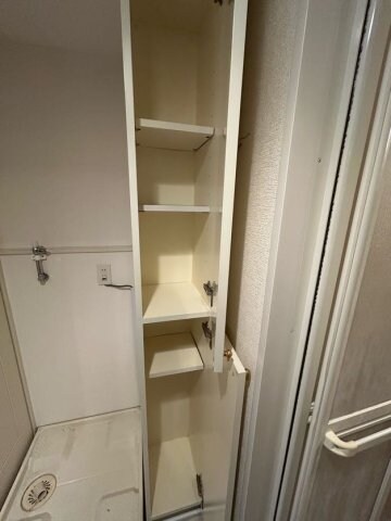 物件内観写真18　(たっぷりとした収納スペースです)