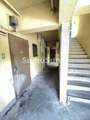 物件外観写真2　(ゆとりのあるロビーです)