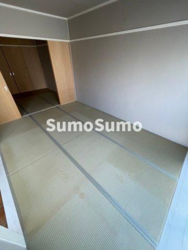 寝室(落ち着いた色調の寝室です)