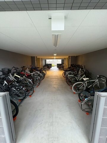 物件外観写真2　(ゆとりのあるロビーです)