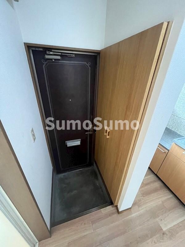 物件内観写真2　(落ち着いた玄関です)