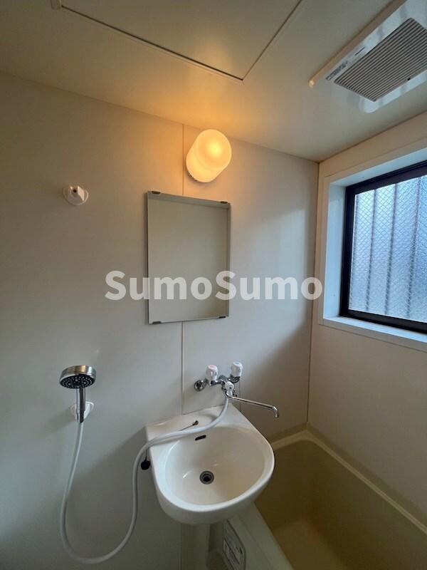 物件内観写真9　(使いやすい独立洗面台です)