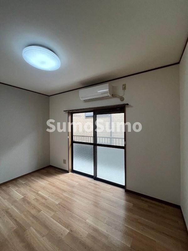 物件内観写真25　(広くて明るい寝室)