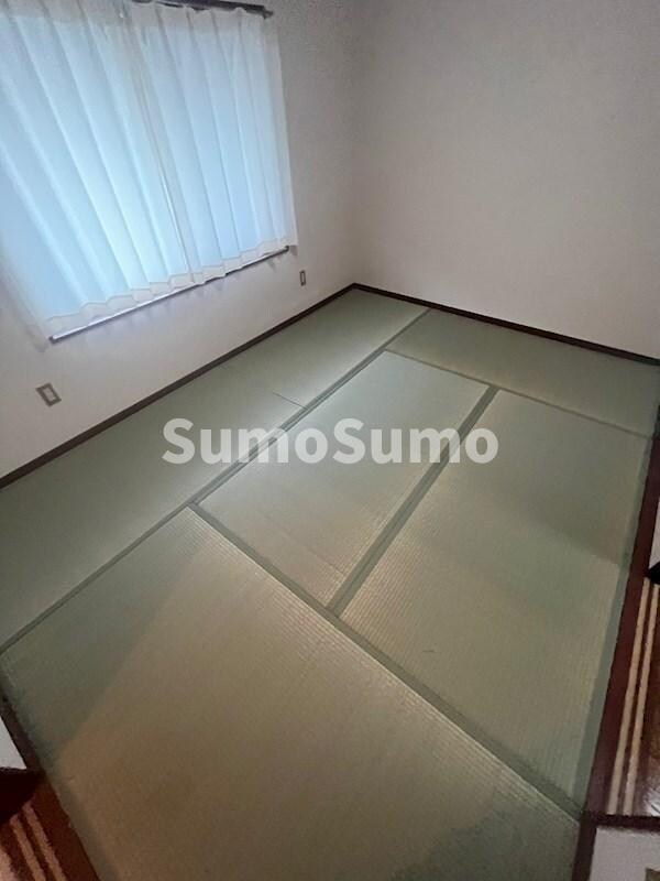 寝室(落ち着いた色調の寝室です)