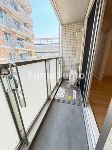 物件内観写真16　(暖かな日差しのふりそそぐバルコニー)