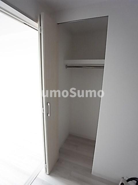 物件内観写真11　(大きなスペースがあり、収納には困りません)