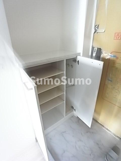 物件内観写真14　(大きなスペースがあり、収納には困りません)