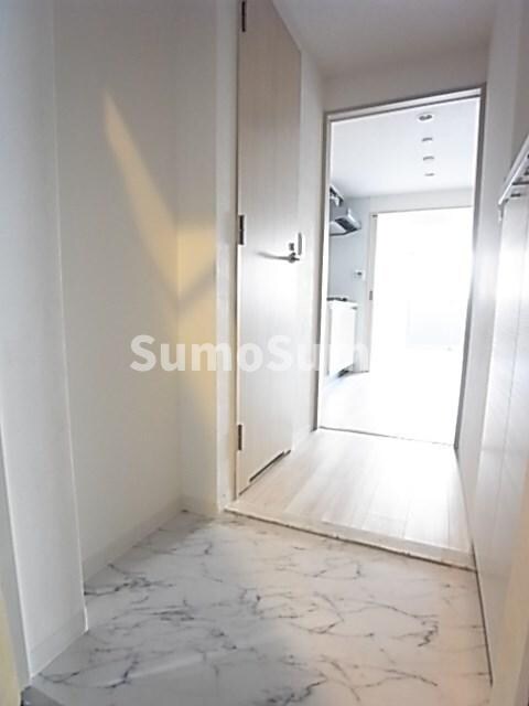 物件内観写真15　(明るい玄関です)