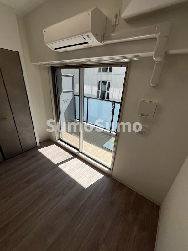 物件内観写真21　(こちらの居間で趣味の時間をお楽しみください)