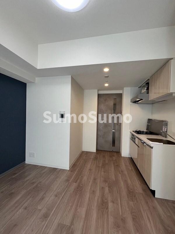 居室(こちらの居間で趣味の時間をお楽しみください)