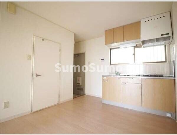 物件内観写真5　(ゆったりとしたリビングです)