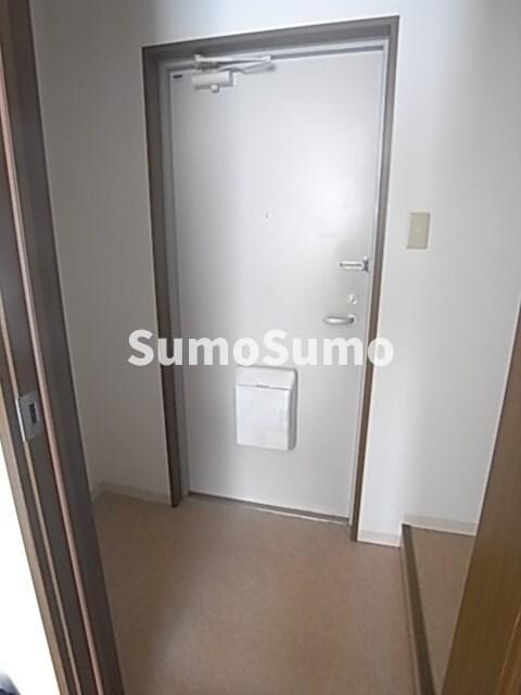 物件内観写真3　(収納もある玄関です)