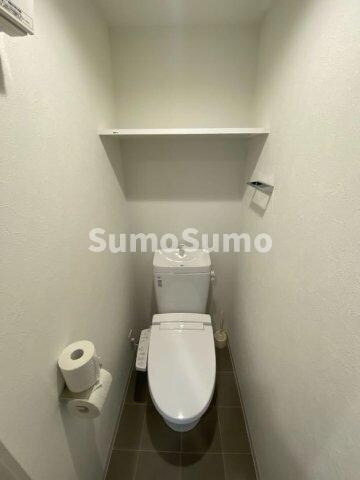 物件内観写真9　(ゆったりとした空間のトイレです)