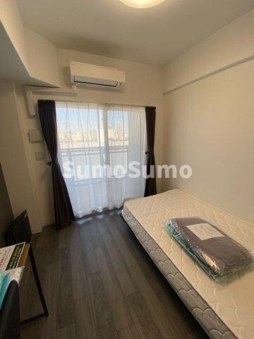 物件内観写真19　(落ち着いた色調の寝室です)