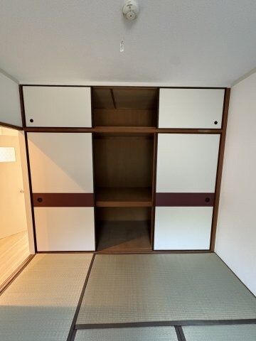 物件内観写真12　(収納スペース豊富です)