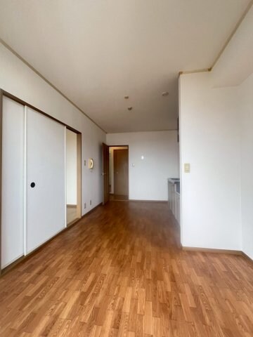 物件内観写真3　(ゆったりとしたリビングです)