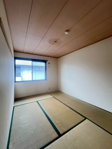 物件内観写真7　(日本らしい落ち着いた雰囲気の和室です)