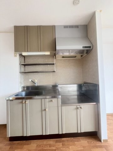 物件内観写真12　(コンパクトなキッチンで掃除もラクラク)