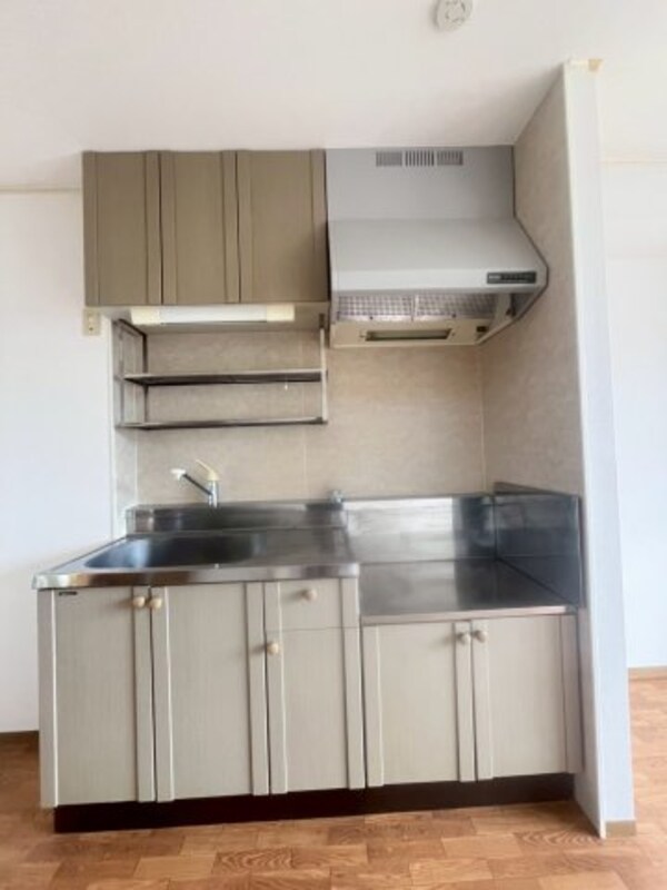 キッチン(コンパクトなキッチンで掃除もラクラク)