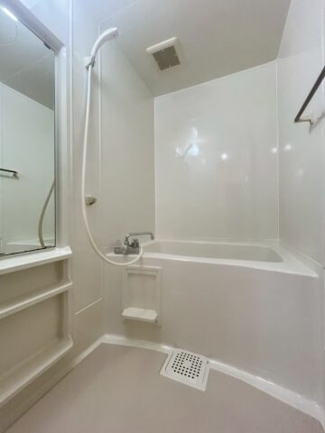 物件内観写真17　(日々の疲れを癒すお風呂付です)