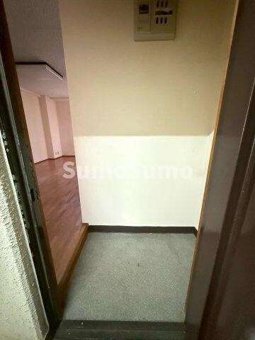 物件内観写真5　(収納もある玄関です)