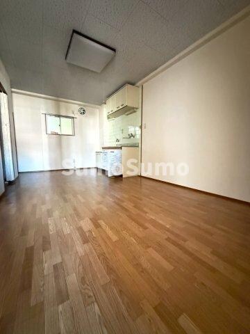 物件内観写真6　(リビングです)