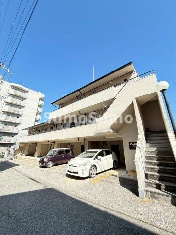 物件外観写真4　(落ち着いた雰囲気の外観です)