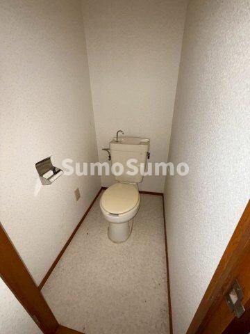 物件内観写真11　(ゆったりとした空間のトイレです)
