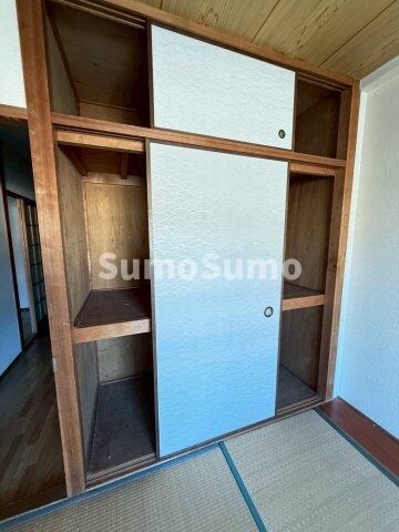 物件内観写真13　(小物を収納するのに便利です)